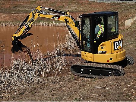 Cat 304E2® CR vs. Kubota KX040 